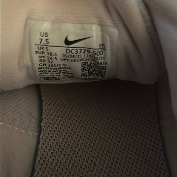 Nike Women's Light Pink Running Shoes - Picture 4 of 4